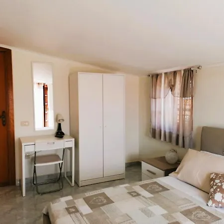 Rara Domus Bed and Breakfast 3*