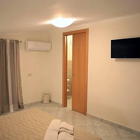 Rara Domus Bed & Breakfast 3*