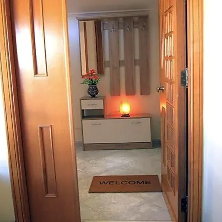 Rara Domus Bed & Breakfast 3*