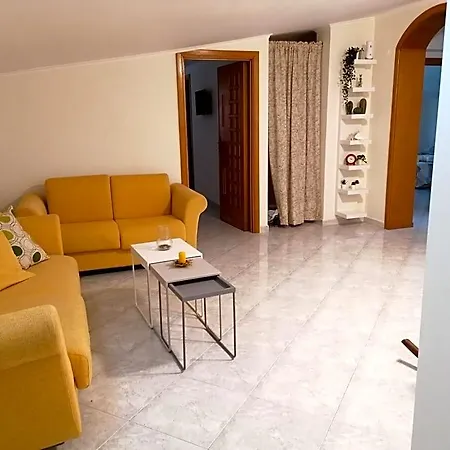 Rara Domus Bed & Breakfast 3*