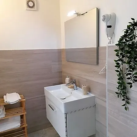 Rara Domus 3*