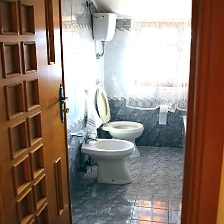 Rara Domus Bed & Breakfast 3*